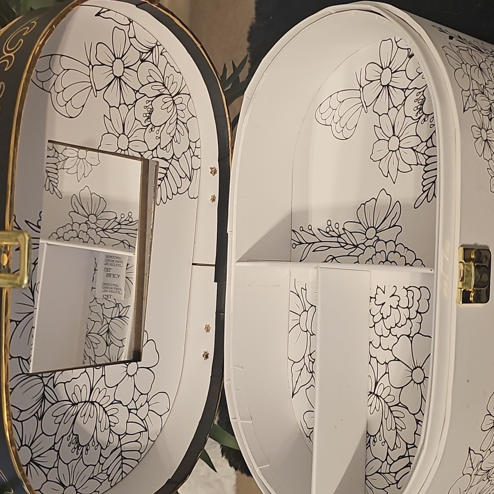 Chic Floral Cosmetic Train Case - Black and White - Picture 6 of 8